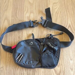 Lightweight Black Men’s Waist Pack with Multiple Pockets